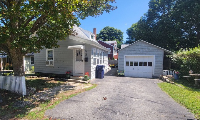 Rockport Maison | Dog Friendly Home in Rockport- Less Than 1/2 Mile Walk to Beaches & Shops!