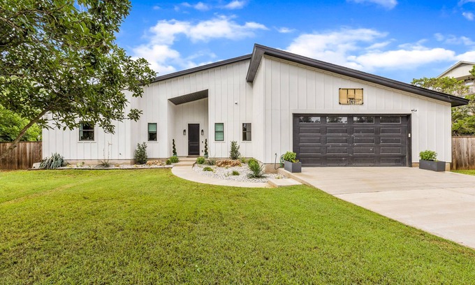 Hudson Bend Maison | Dog-friendly home with pool, grill, central AC, & Washer/Dryer