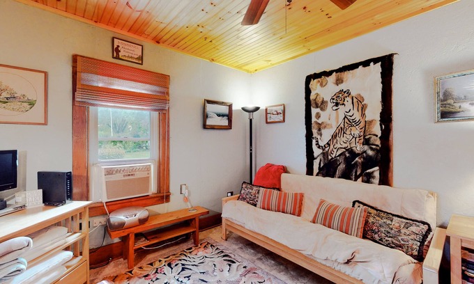North Hero Maison | Dog-friendly lakefront house with firepit, grill, 5 kayaks, dock & amazing views