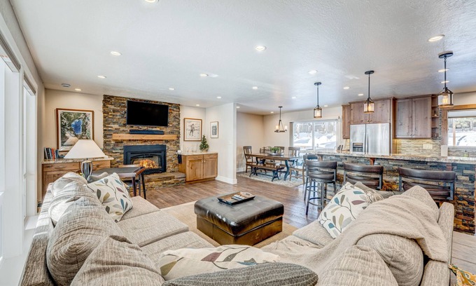Incline Village Maison | Dog-friendly modern abode with large yard, fireplace, cable & washer/dryer