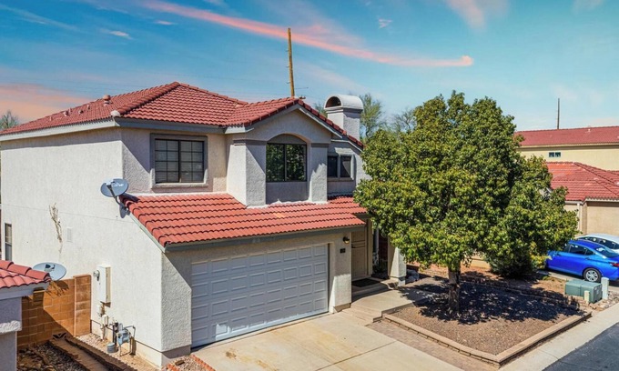 Oro Valley Maison | Dog friendly, community pool & hot tub, furnished 3-bed/3 ba home in Oro Valley