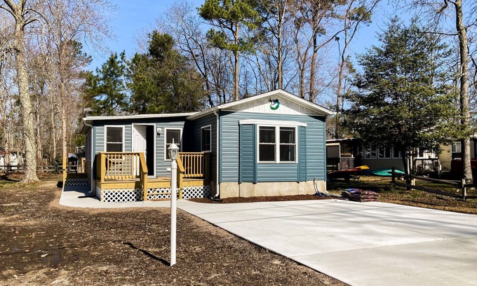 Frankford Maison | Dog-friendly renovated Plantation Park home with deck, grill, W/D, & AC