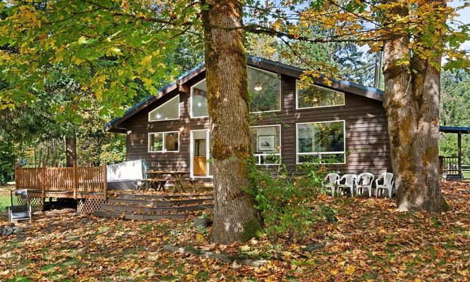Baring Cabine | Dog lodge amical avec votre propre bain à remous privé!