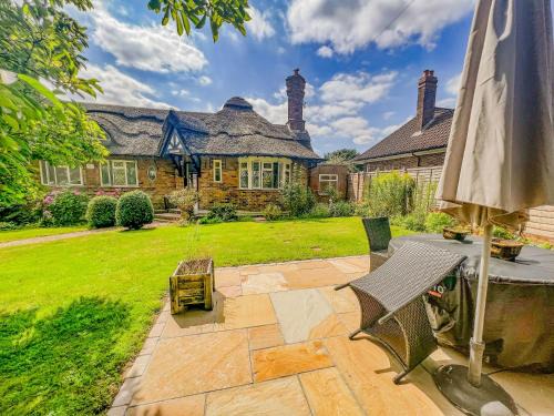 Hoveton Maison | Dog friendly thatched Cottage on edge of Norfolk Broads