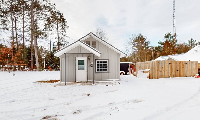 Manitowish Waters Maison | Dog-friendly, tree-lined home on the snowmobile trail with streaming, W/D, & AC