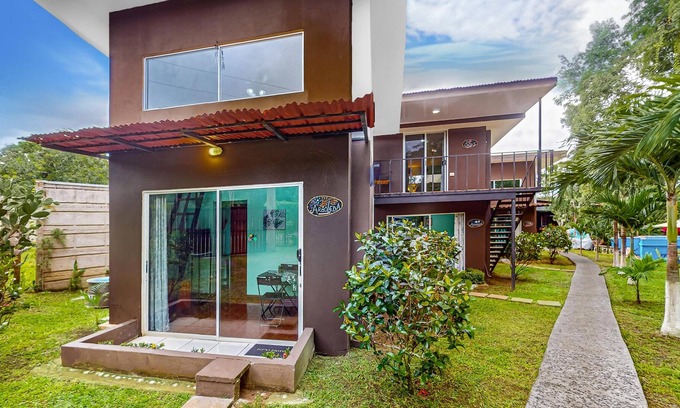 Tarcoles Lit Et Petit-Déjeuner | Dog-friendly villas with shared rancho & kitchen, private pool, and partial AC