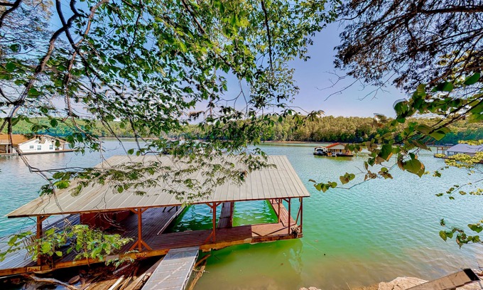Flat Hollow Marina Cabine | Dog-friendly waterfront home with a firepit, grill, deck, board games, & dock