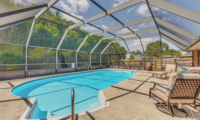 Gulf Breeze Maison | Dogs Welcome, 1 Mi to Zoo: Gulf Breeze Retreat!