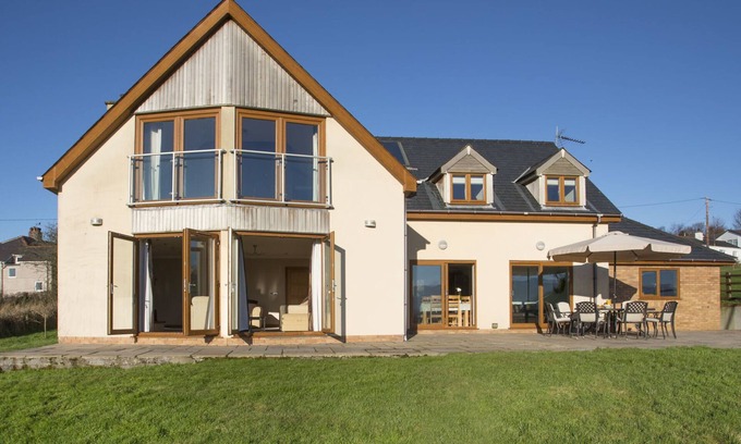 Gaerwen Cottage | DOL FRAINT, family friendly, with a garden in Llanfairpwllgwyngyll