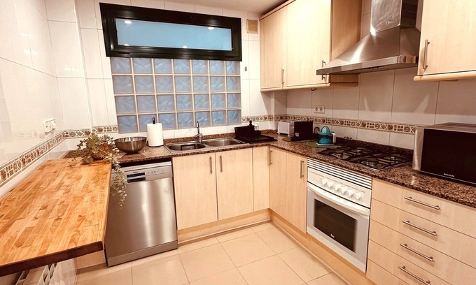 Viladecans Appartement | DOLCE GAVÀ Next to the station! 15 min BCN!