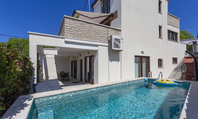 Mugeba Appartement | Dolce Vita Apartment 1 with Mini Private Pool