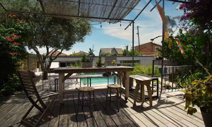 16th Arrondissement Maison | Dolce Vita: Renovated house with swimming pool and sea view in Marseille