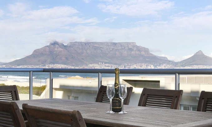 Milnerton Appartement | Dolphin Beach C111 Self-Catering Beachfront APT with Inverter
