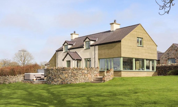 Brynsiencyn Maison | Dolwaenydd