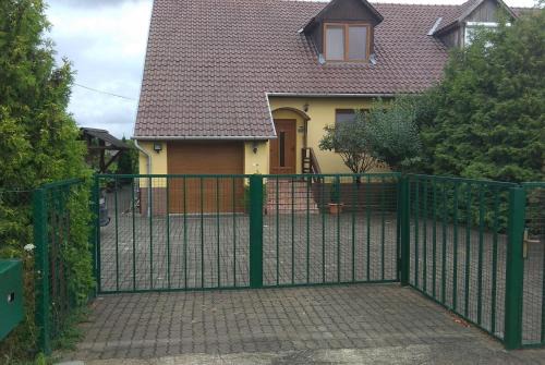 Erdobenye Maison | dom
