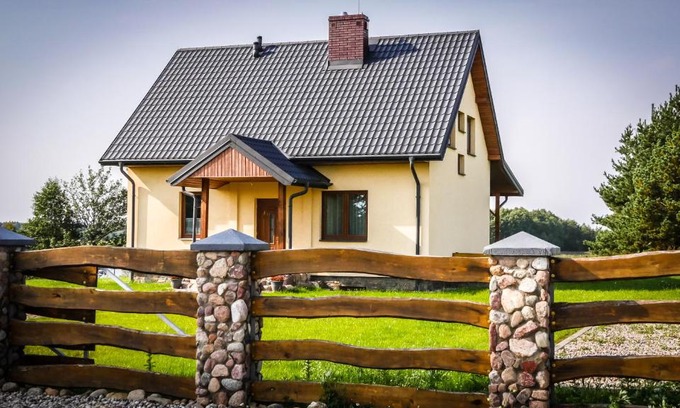 Krasnopol Maison | Dom w Głuszynie z linią brzegową