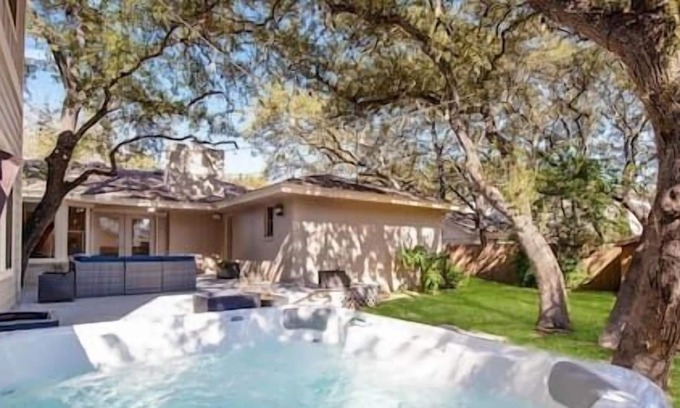 Mesa Oaks Maison | Domain Deluxe-Spacious 5bd Modern Retreat, Hot Tub