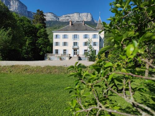 Noyarey Lit Et Petit-Déjeuner | Domaine Clairfontaine Noyarey - Suites Junior