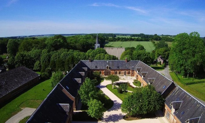 Aisonville-et-Bernoville Hôtel | DOMAINE DES LUMIERES