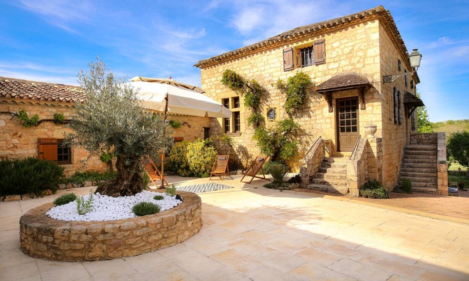 Gavaudun Maison | Domaine de 23 Hectares et son Hameau Entre Dordogne et Lot et Garonne