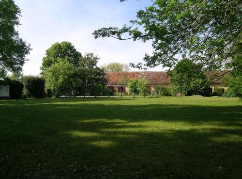 Lembras Lit Et Petit-Déjeuner | Domaine de Bellevue Cottage en Périgord- Bergerac 5mn - Petits-déjeuners inclus - Salle d'eau privative - Parc 3ha - Parking Privé Gratuit
