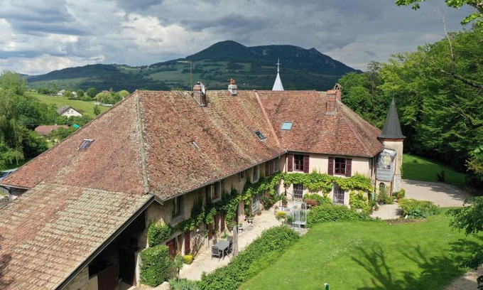 Marnoz Maison | Domaine de Bellevue Gîte du Mont Begon