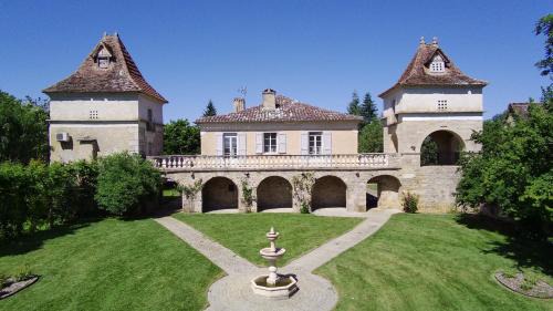 Caylus Lit Et Petit-Déjeuner | Domaine de Monplaisir