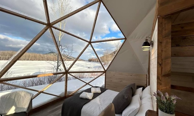 Listuguj Mi'gmaq First Nation Chalet De Ski | Dome 6 Exquisite Waterfront Retreat, Just Minutes from Sugarloaf Provincial Park