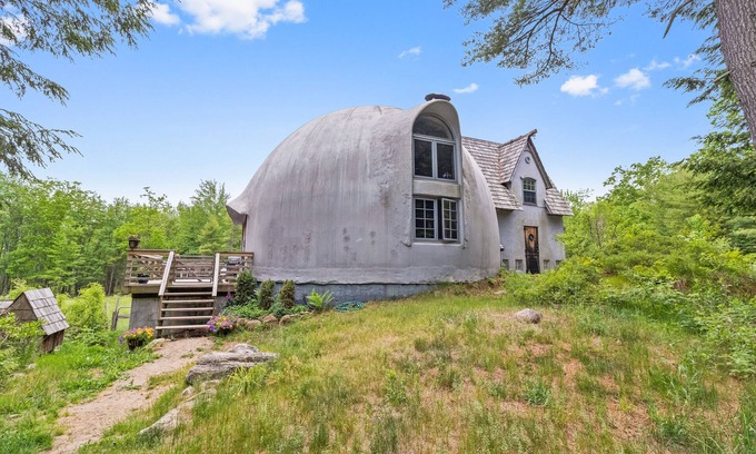 Biddeford Maison | Dome Home on 42 Acres! Close to the Beach and Downtown Kennebunkport