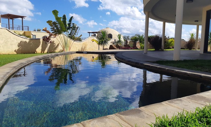Albion Villa | dôme of Mauritius, un espace de détente, calme, lumineux et contemporain .