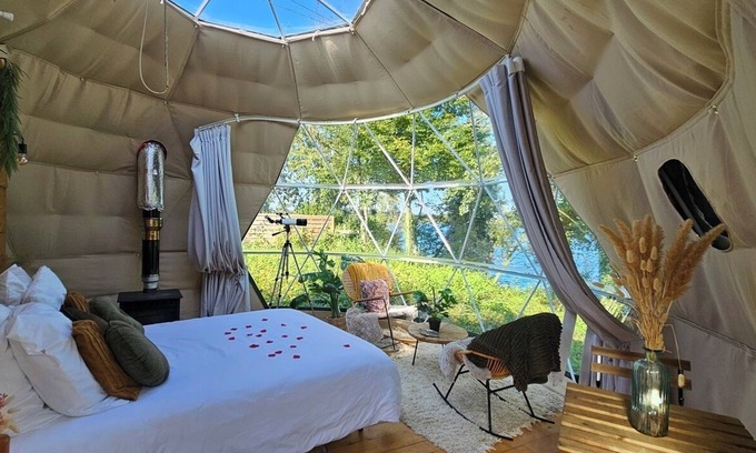 Cannes-Ecluse Cabine | Dôme au toit transparent, jacuzzi, télescope, barque, 1h de Paris - RER