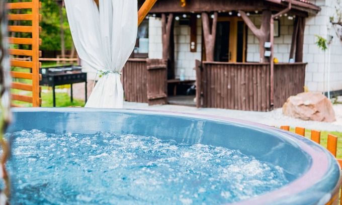 gmina Ozarow Maison | Domek z jacuzzi w środku lasu, brak sąsiadów, 2 km od zwartej zabudowy.
