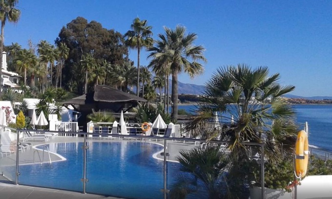 New Golden Mile Appartement | Dominion Beach rez de chaussée app. avec jardin 6 personnes directement au bord de la mer et de la piscine