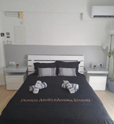 Larnaca City Centre Appartement | Domus ArsEleAndra Studio-162