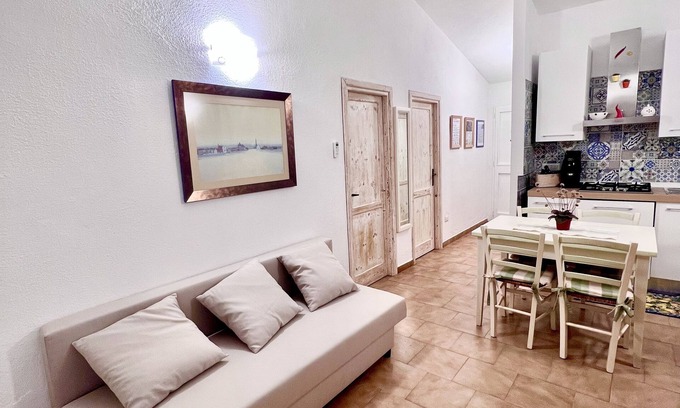 Porto Pollo Appartement | DOMUS HENRICUS -THREEROOM APARTMENT IN PORTO POLLO 400 Meters from the sea