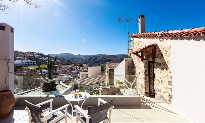 Spilion Appartement | Belle villa construite en pierre avec une vue imprenable sur la montagne