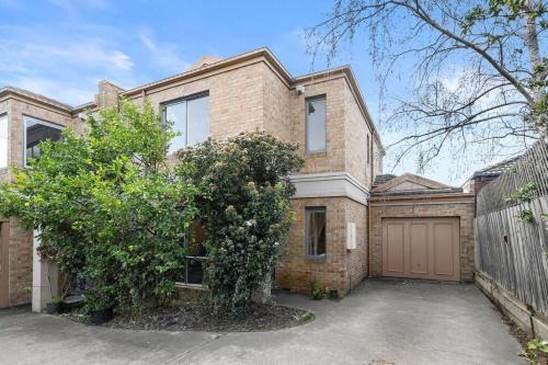 Doncaster East Maison | Doncaster East Home walking to shops restaurants