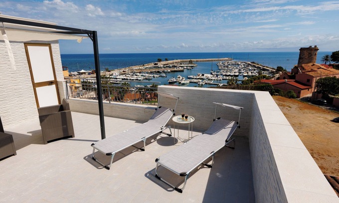 San Nicola l'Arena Appartement | Donna Rosalía Sea View Apartment with terrace/solarium included.
