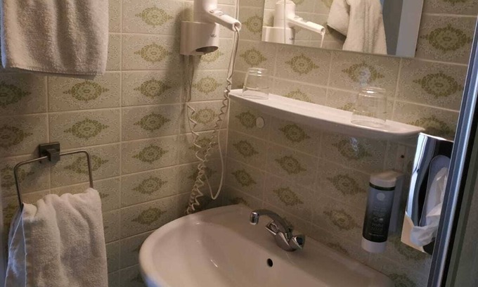 Donaueschingen Appartement | Doppelzimmer Kompakt, Modern mit Balkon/terrasse, 1 Doppelbett Oder 2 Einzelbette