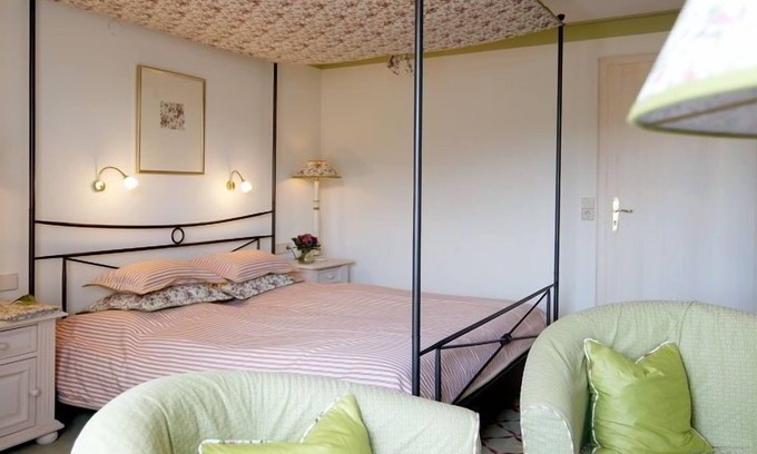 Kirchzarten Appartement | Doppelzimmer "Komfort" mit WC und Dusche