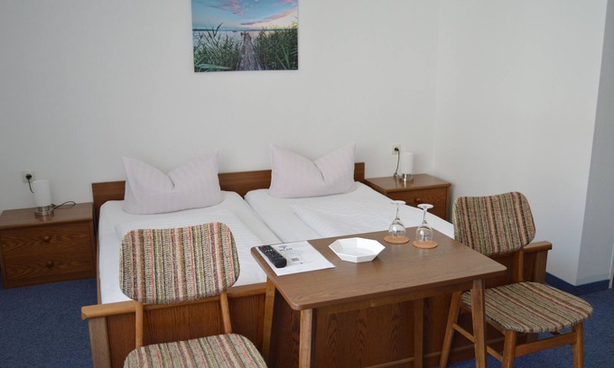 Obertrubach Maison | Doppelzimmer mit Balkon und Schlafsofa - Gasthof-pension Fränkische Schweiz Obertrubach