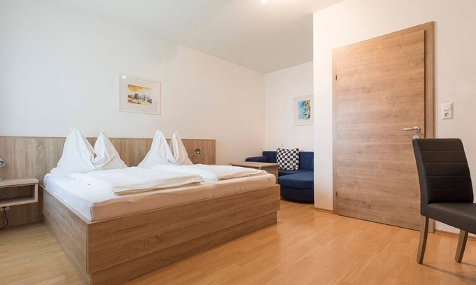 Apetlon Appartement | Doppelzimmer mit Dusche, WC - Weingut & Gästehaus Markus Tschida
