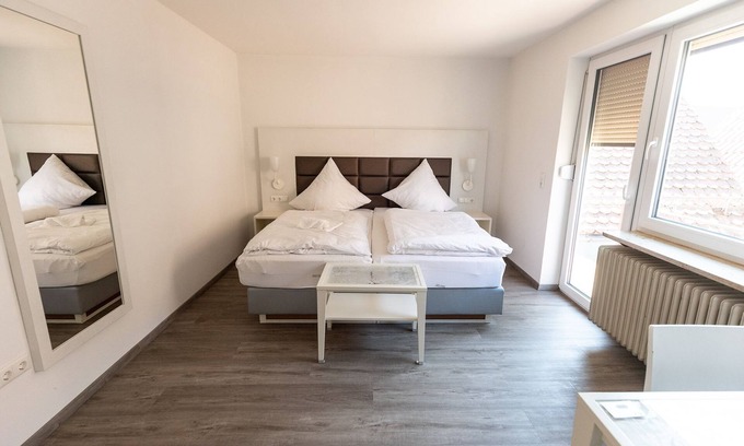 Hollfeld Maison | Doppelzimmer mit Kleiner Terrasse - Zi. 1 - Gasthof Schrenker