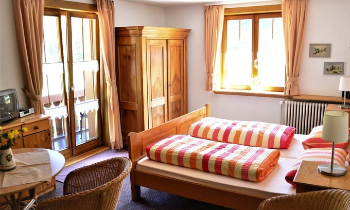 Hornberg Appartement | Doppelzimmer Talblick, Dusche/WC