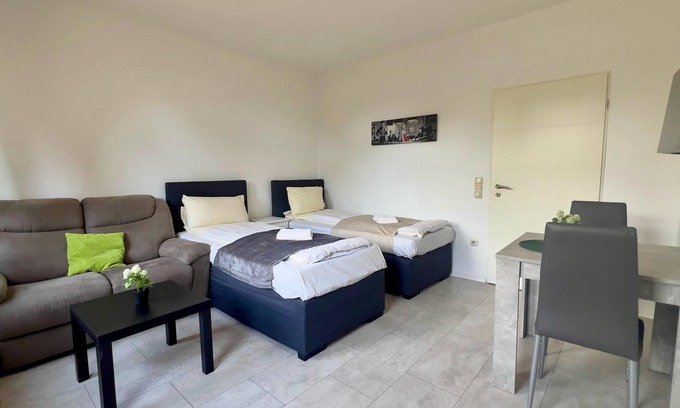 Neumuenster Maison | Dorfstraße 4 W2 - 1 bedroom with parking space