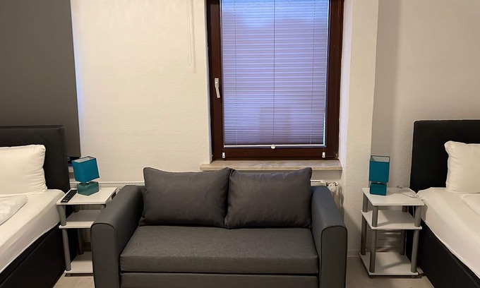 Neumuenster Maison | Dorfstraße 4 W4 - 2 rooms with parking space