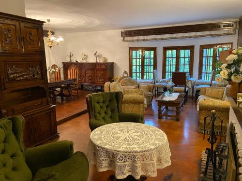 Arges Chalet De Ski | Dos chalets + 3 salones + calefacción + chimeneas (máx 21 personas)