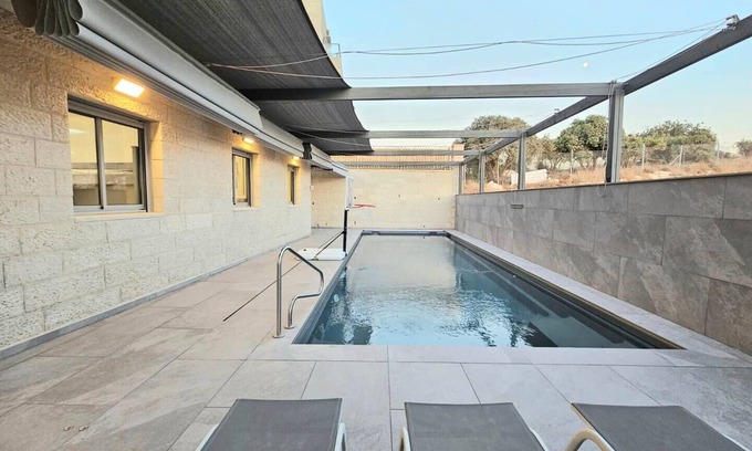 Beit Shemesh Appartement | Double aqua suite with a heated private pool