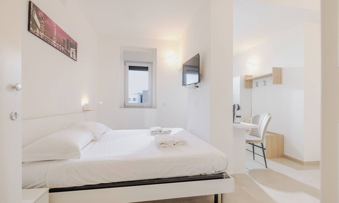 Trezzano sul Naviglio Appartement | Double bed and sofa bed with private bathroom 3-4 people - 20 minutes from Milan