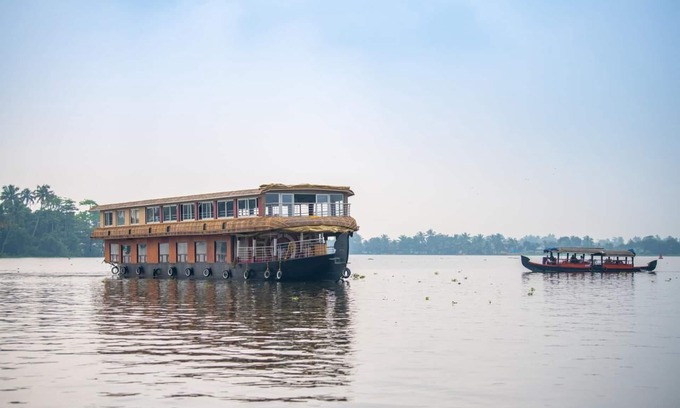 Alappuzha Location De Bateaux | Péniche flottante de luxe à deux niveaux